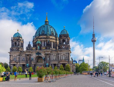 Berlin, Almanya - 21 Eylül 2015: Berlin Katedrali. Almanya 'nın en büyük Protestan Kilisesi.