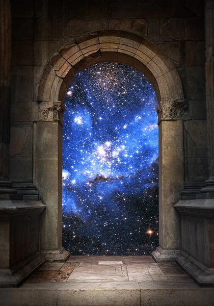 Cielo Notturno Spazio Aperto Attraverso Una Porta Pietra Gli Elementi — Foto Stock