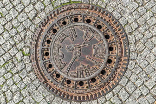 Berlijn Duitsland September 2015 Manhole Cover Met Populaire Bezienswaardigheden Berlijn — Stockfoto