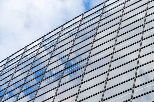 Cam Windows Modern Bir Binanın Duvarına — Stok fotoğraf