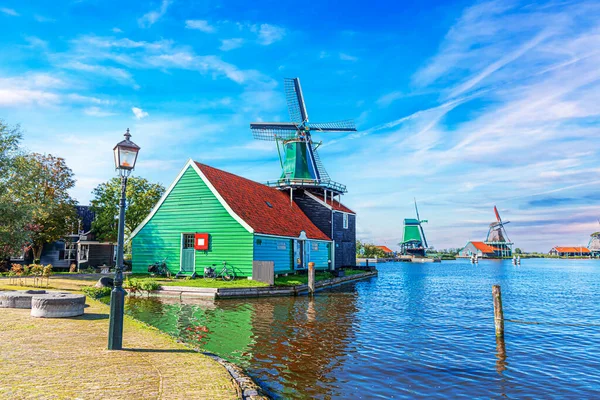 Traditionele Hollandse Windmolen Vlakbij Het Kanaal Windmolen Zaanse Schans Dorp — Stockfoto