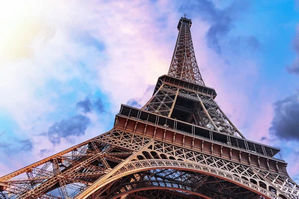 Эйфелева Башня Париже Фоне Прекрасного Вечернего Неба — стоковое фото