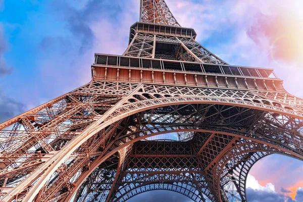 Эйфелева Башня Париже Фоне Прекрасного Вечернего Неба — стоковое фото