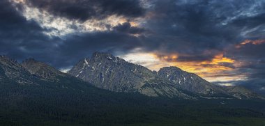 Slovak Cumhuriyeti 'ndeki High Tatras. High Tatras 'taki Rocky Dağları. Avrupa.