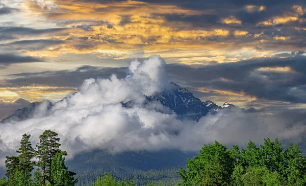 Горы Окутаны Облаками Высокие Татры Словакия Европа — стоковое фото