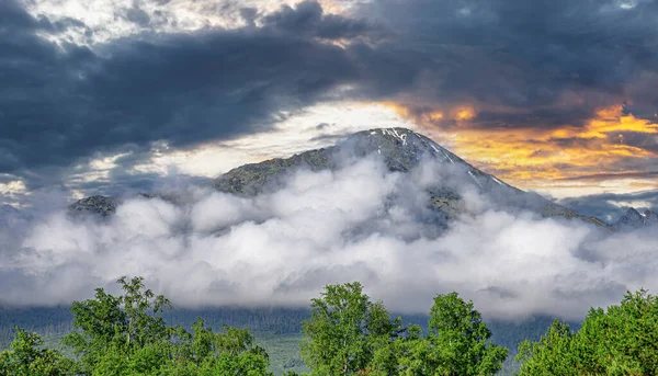 Montañas Envueltas Nubes High Tatras República Eslovaca Europa —  Fotos de Stock