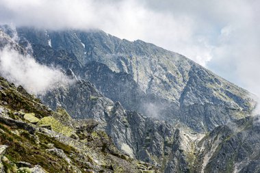 Slovak Cumhuriyeti 'ndeki High Tatras. High Tatras 'taki Rocky Dağları. Avrupa.