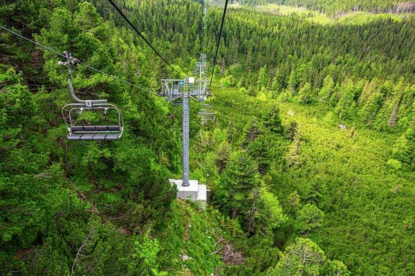 Ascensor Las Montañas Elevación Doble Turística Sobre Bosque Ladera Montaña — Foto de Stock