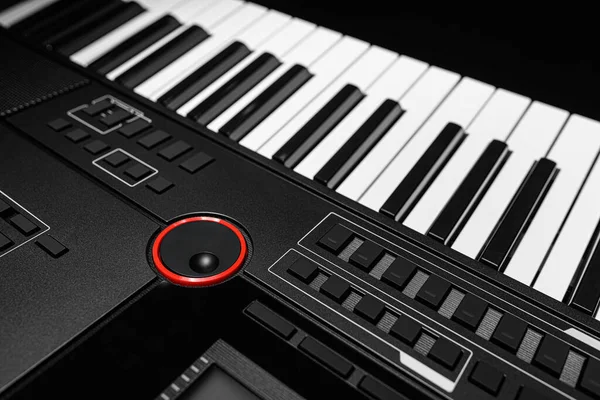 Keyboard Synthesizer Auf Dunklem Hintergrund Piano Nahaufnahme — Stockfoto