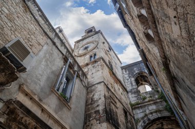 Şehrin merkezindeki Split 'te mermer antik Roma mimarisi. Hırvatistan 'ın Split kentinde antik binalar.