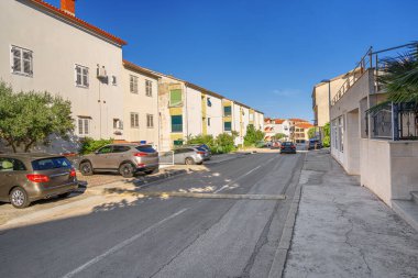 Hırvatistan 'ın Primosten tatil beldesinin sokakları.