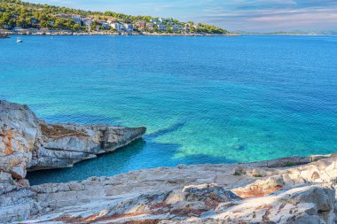 Denizin kıyısında. Dalmaçya Hırvatistan