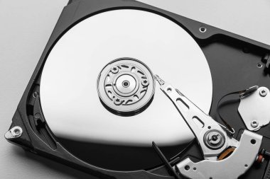 Sabit diski aç. Bilgisayar sabit diski HDD. Bilgisayar belleği.