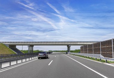 Yol üzerindeki karayolu köprüsü.