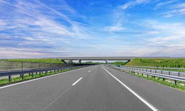 Yol üzerindeki karayolu köprüsü.