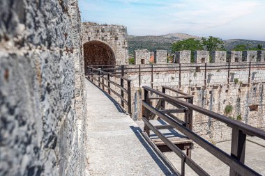 Eski taş kale duvarları. Trogir, Hırvatistan.