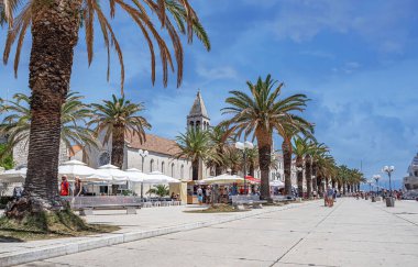 Trogir, Hırvatistan - 12 Temmuz 2017: Bağlantı noktası ve dolgu Trogir Şehri kale üzerinden görünümü.