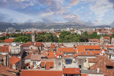 Ayrılalım. Hırvatistan 'ın Dalmaçya kentinin panoramik manzarası.