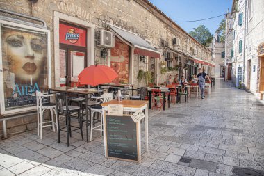 Split, Hırvatistan - 12 Temmuz 2017: Split şehir sahil yaz.