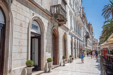 Split, Hırvatistan - 12 Temmuz 2017: Split şehir sahil yaz.