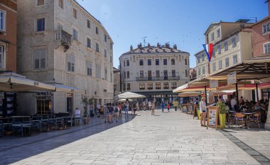 Split, Hırvatistan - 12 Temmuz 2017: Split şehir sahil yaz.