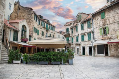 Eski taş binalar sokaklarda Split Hırvatistan.