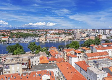 Zadar, Hırvatistan. Gökyüzünden eski şehrin panoramik görüntüsü.