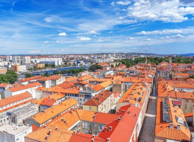 Zadar, Hırvatistan. Gökyüzünden eski şehrin panoramik görüntüsü.