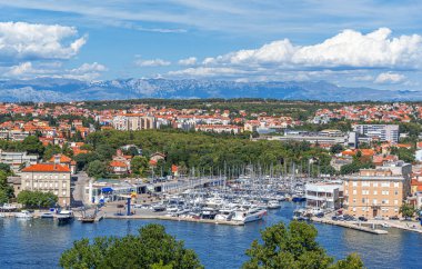 Zadar, Hırvatistan. Gökyüzünden eski şehrin panoramik görüntüsü.