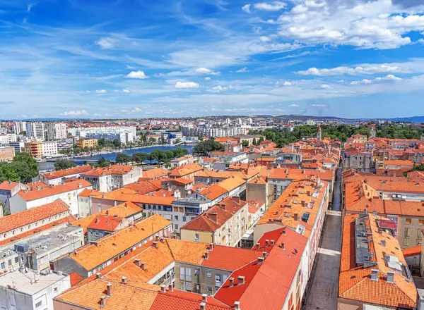 Zadar, Hırvatistan. Gökyüzünden eski şehrin panoramik görüntüsü.