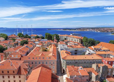 Zadar, Hırvatistan. Gökyüzünden eski şehrin panoramik görüntüsü.