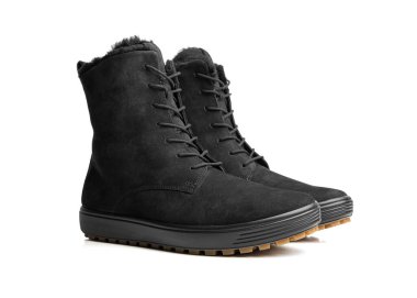 Beyaz arka planda izole edilmiş bir çift kadın kış ayakkabısı..