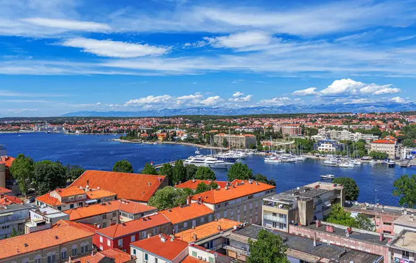 Zadar, Hırvatistan. Gökyüzünden eski şehrin panoramik görüntüsü.