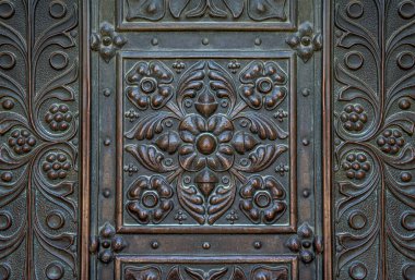 Dekoratif öğe veya eski demir kapı paterni.