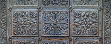 Dekoratif öğe veya eski demir kapı paterni.