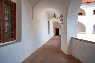 Bir avlu ve kale Palanok, Mukachevo, Ukrayna.