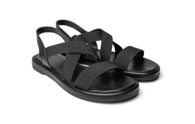 Kadınların siyah deri sandaletleri beyaz arka planda izole..