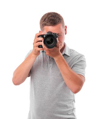 Beyaz arka plan üzerinde izole kamera ile fotoğrafçı.