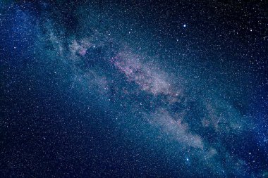 Yıldızlı gökyüzü. Güzel yıldızlı gökyüzü ile gece manzarası