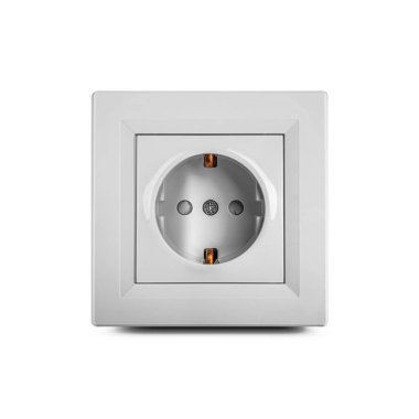 Beyaz arka planda izole edilmiş modern beyaz Avrupa elektrik prizi.