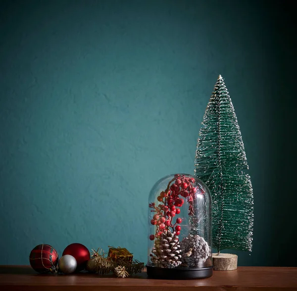 Natal Ano Novo Acessório Mesa Fundo Verde Cone Árvore Quadro — Fotografia de Stock