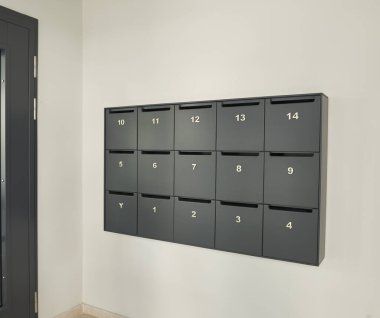 Evin içi ve dışı posta kutusu. Ev biçimi.