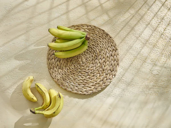 Plátano Está Mesa Madera Estilo Vida Saludable Amarillo Verde — Foto de Stock