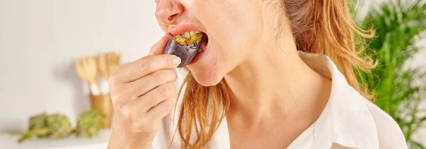 Woman Eating Plum Close Mouth Hand Kitchen Background Style — Stock Photo, Image