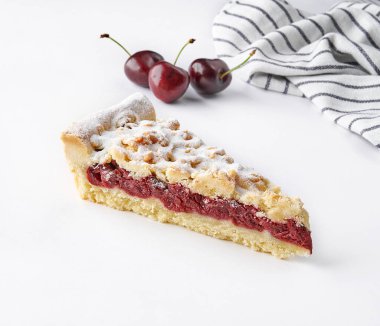 Pastalar beyaz arkaplanda izole edilmiş şekilde.