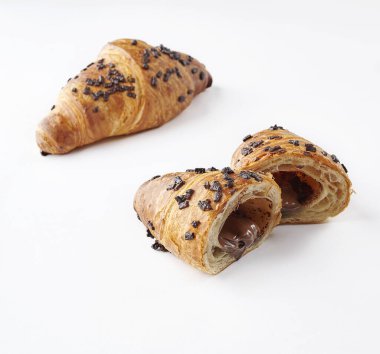 Çikolata izole edilmiş beyaz arka plan tarzlı kruvasan fırını..