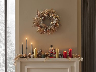 Noel şöminesi süsleri, mum ve çam ağacı stili, yeni yıl konsepti, duvar arkaplanı..