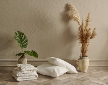 Yastık ve yorgan takımı, modern iç malzemeler, kanepe ve banka mobilyası, ev dekorasyonu, pamuk fabrikası, natürmort yaşam konsepti..