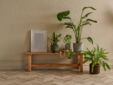 Yeşil botanik odası konsepti, bitki vazosu, mobilya koltuğu ve banka tarzı, iç dekorasyon, koyu sarı duvar arka planı.