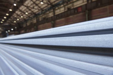 Demir ve çelik tokat detay fabrikası arka planı.